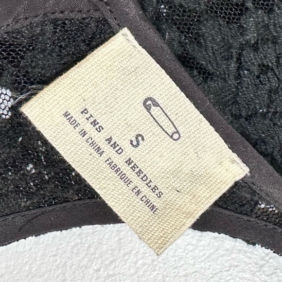 Pins & Needles Black Scoop Neck Lace Back Keyhole Ribbon Size Small - Picture 7 of 8